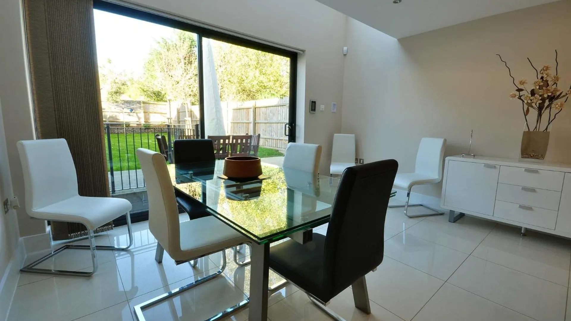 Four Bedroom Beachside Villa With Two Balconies And Garden Bournemouth 0*,