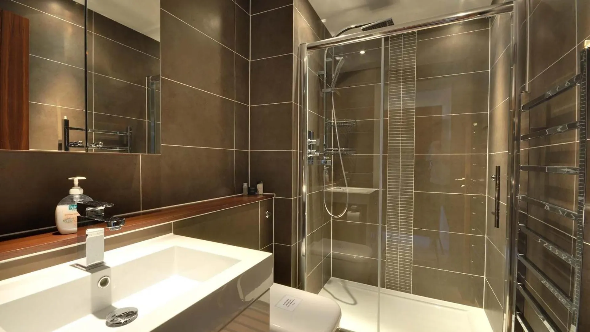 Holiday home Four Bedroom Beachside Villa With Two Balconies And Garden Bournemouth