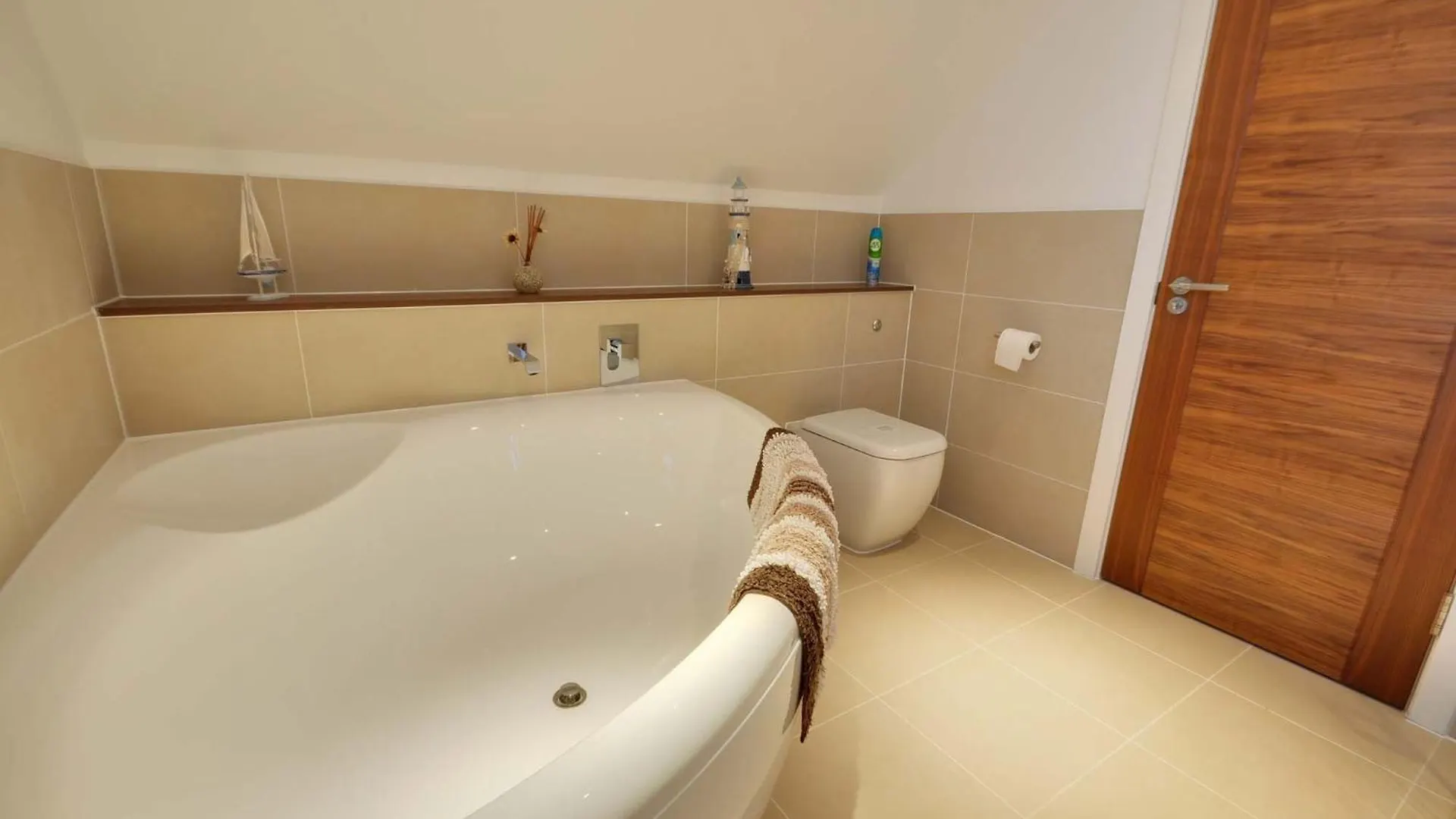 Holiday home Four Bedroom Beachside Villa With Two Balconies And Garden Bournemouth United Kingdom